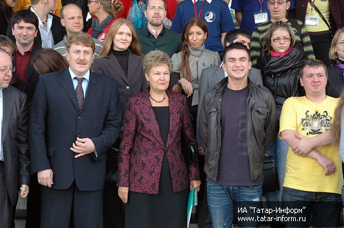 Президент Федерации Го Игорь Гришин на общем фото с участниками проекта Поезд молодежи в Казани