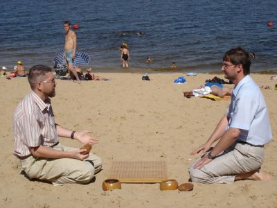 Дмитрий Донсков, справа, на съемках в проекте Золотые пески Поволжья