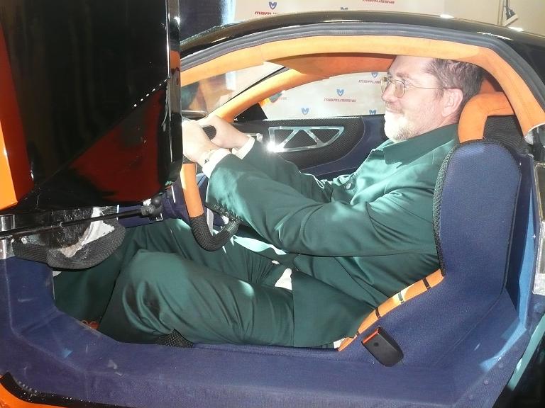 На фото: Игорь Гришин за рулём нового российского спорткара MARUSSIA